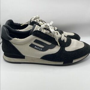 BALLY - Classic Laceup Sneakers - Black / Cream - 8.5